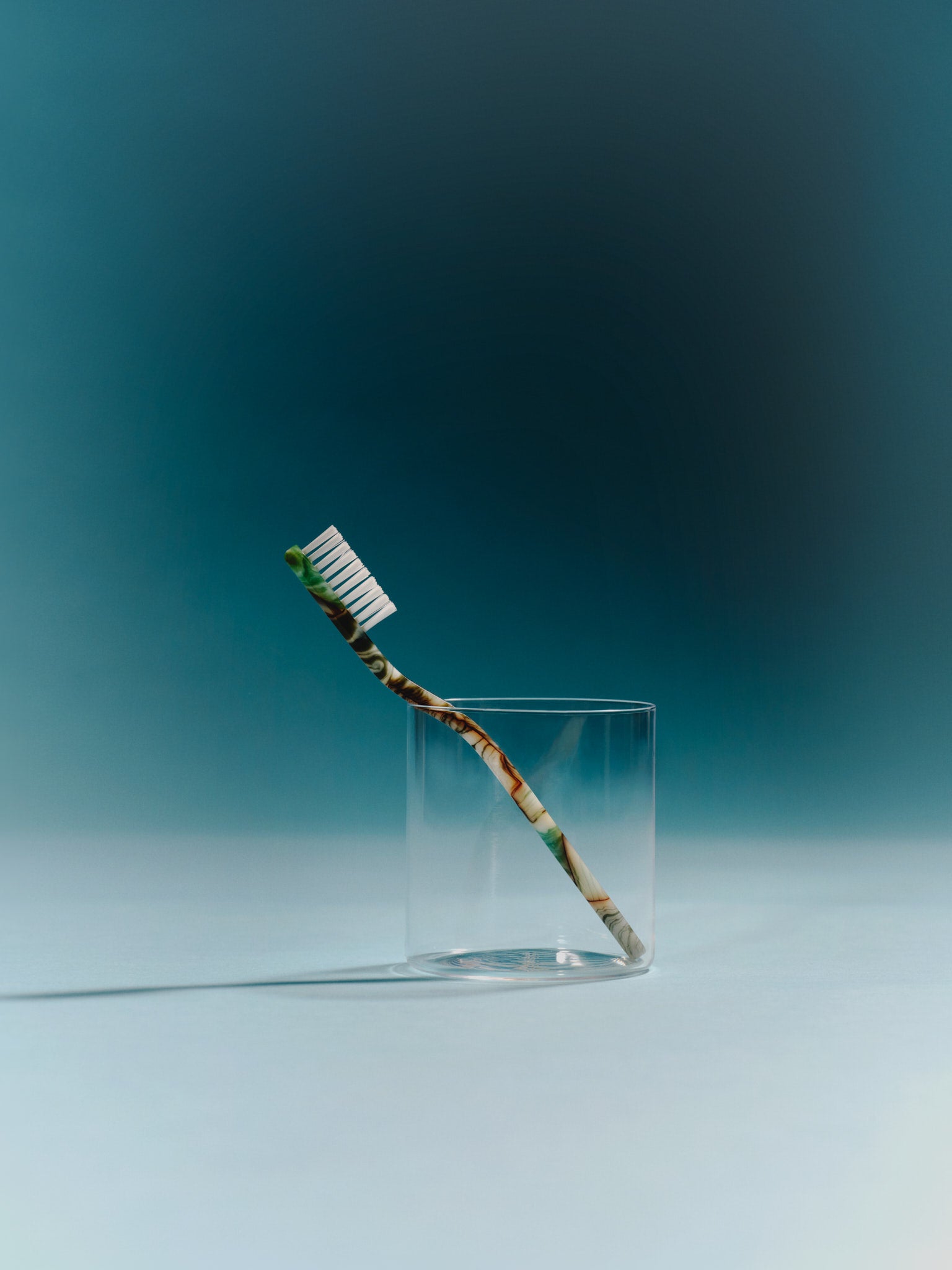 Medium hard nylontannbørste · Grønn