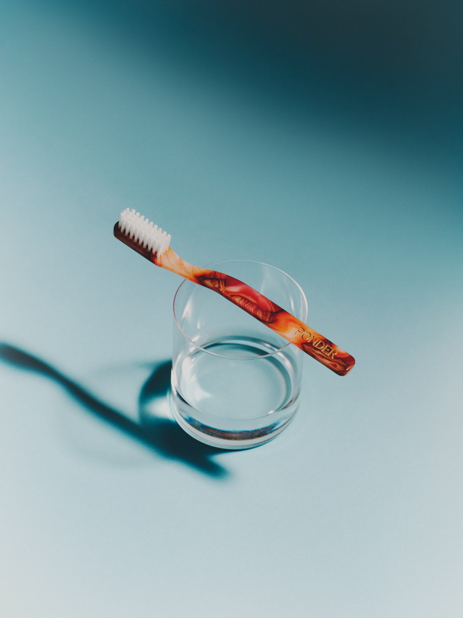 Medium hard nylontannbørste · Rosa