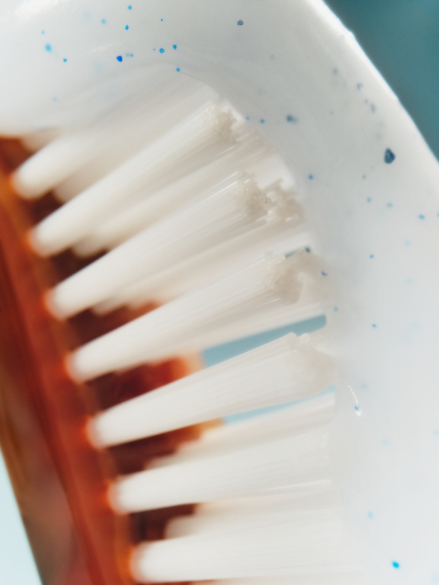 Medium hard nylontannbørste · Brun