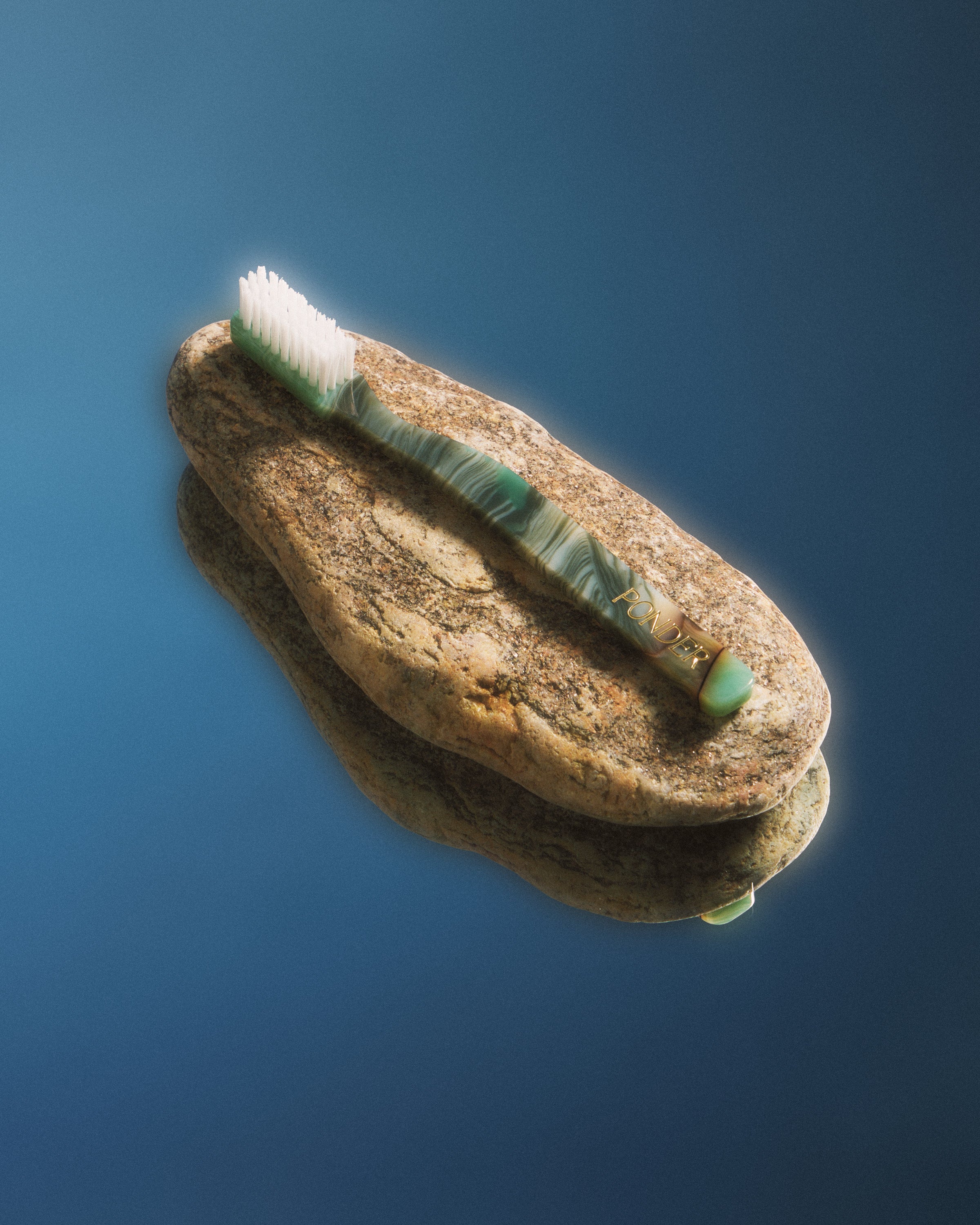 Medium hard nylontannbørste · Grønn