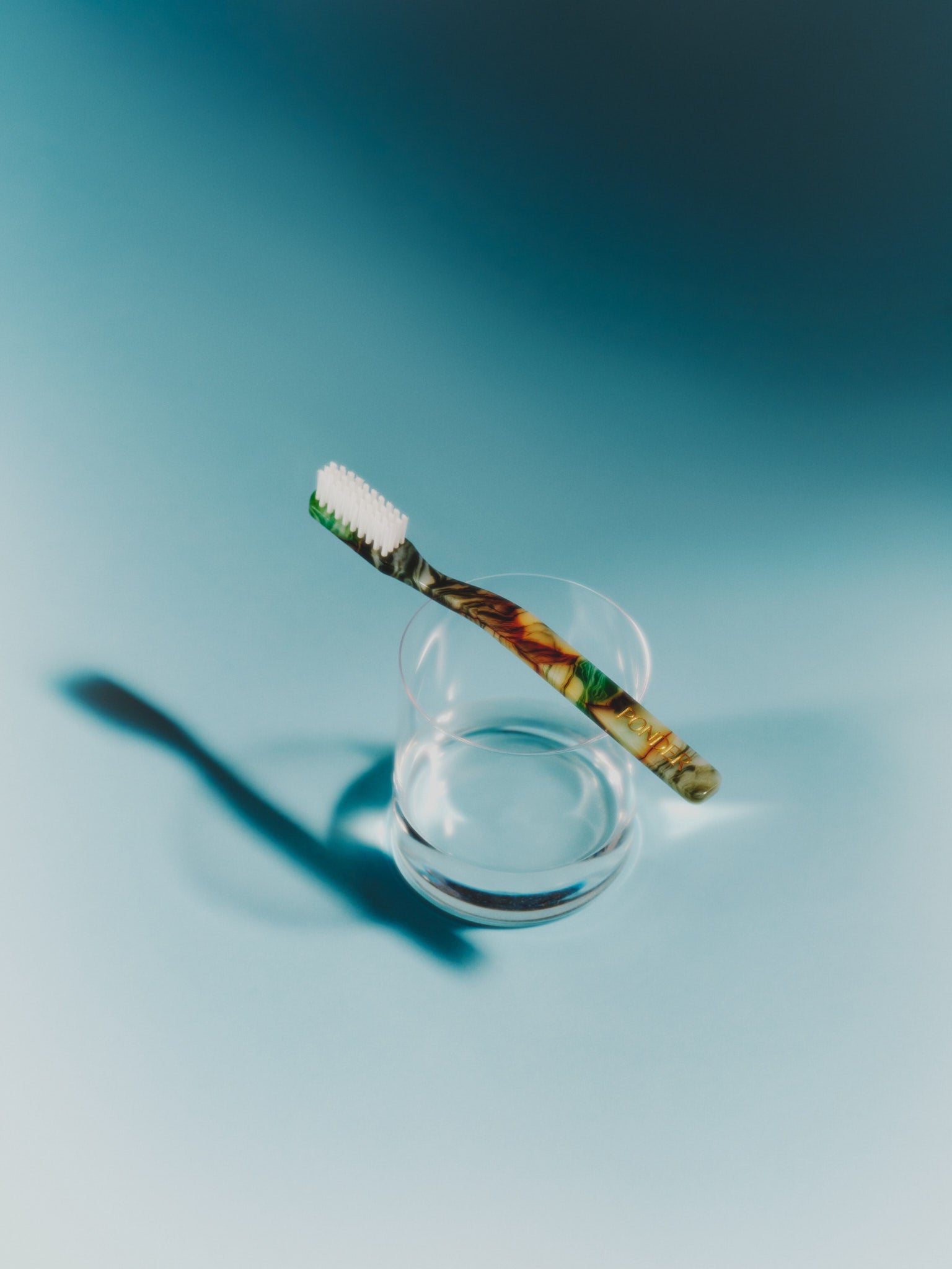 Medium hard nylon toothbrush · Green