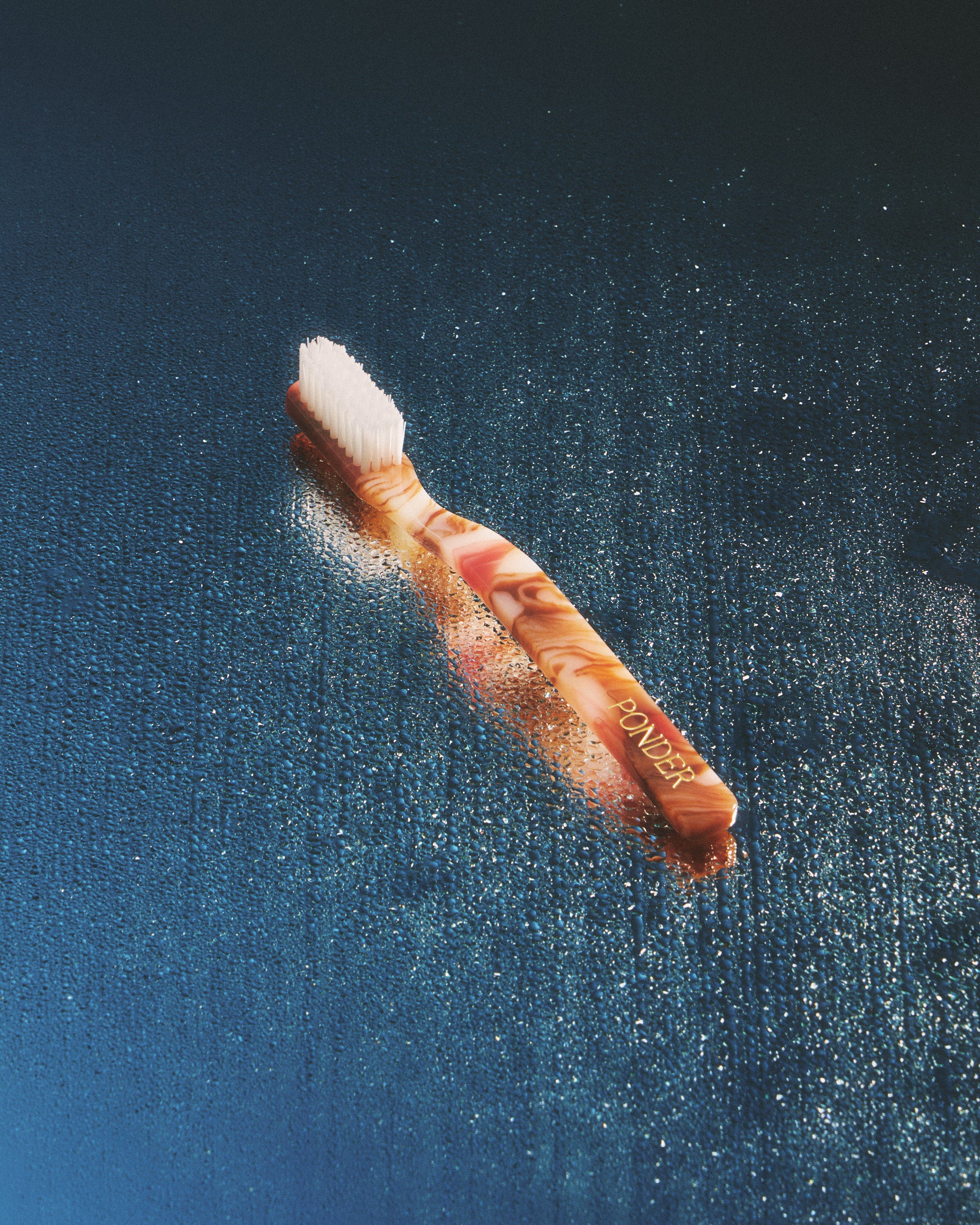 Medium hard nylontannbørste · Rosa