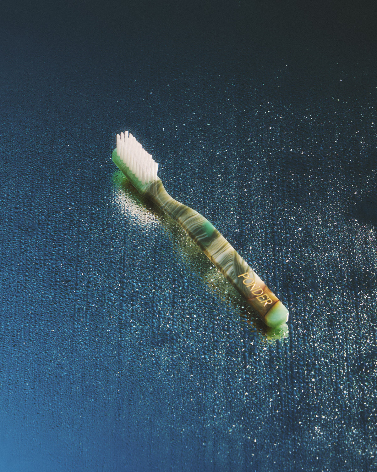 Medium hard nylon toothbrush · Green