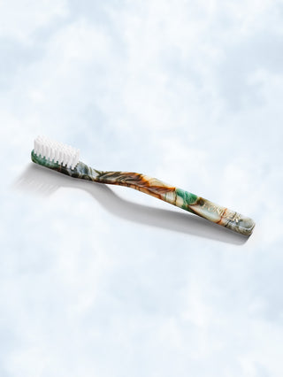 Medium hard nylon toothbrush · Green